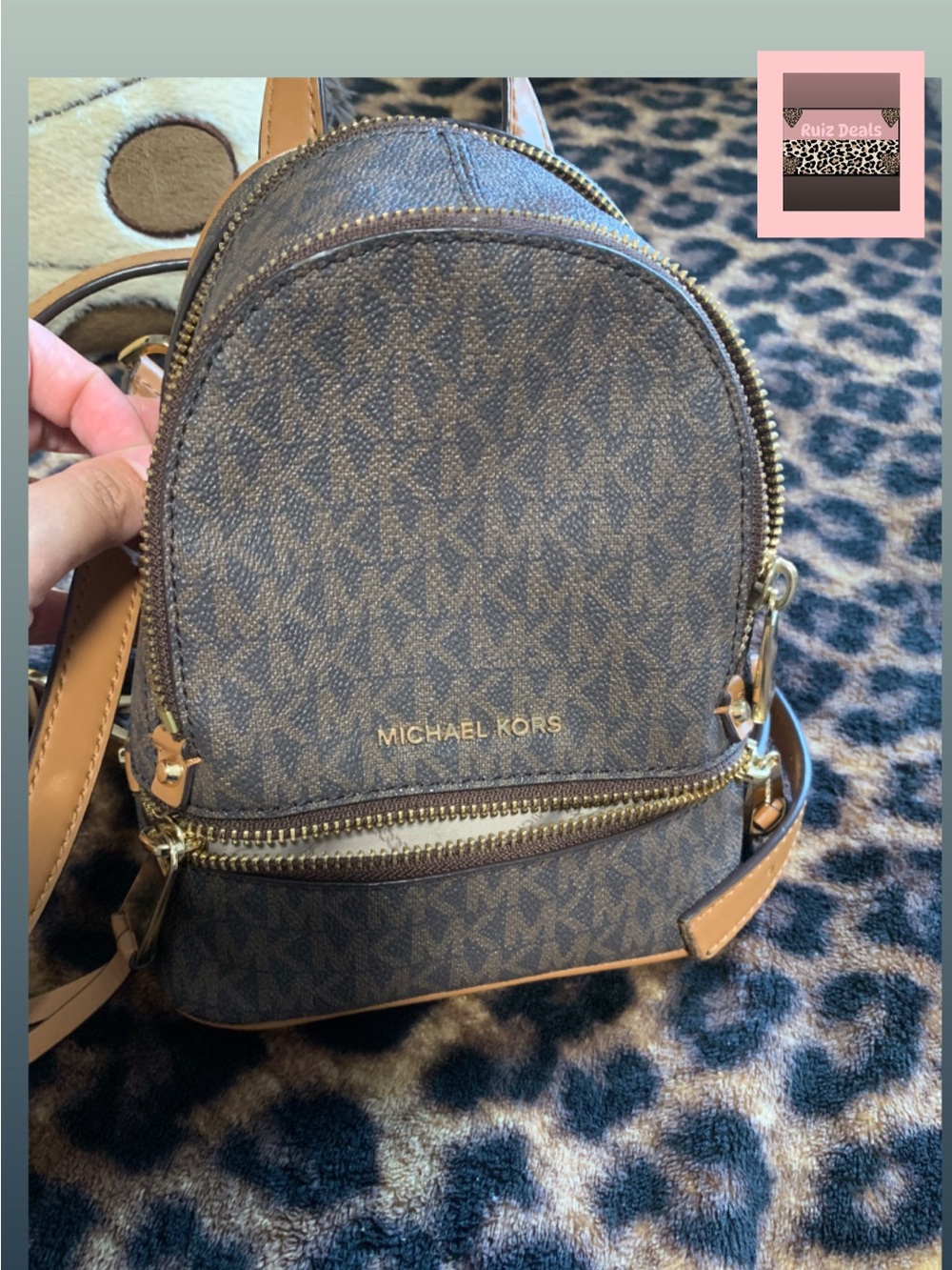 🤎🤎🤎Michael Kors Signature Brown Mini Backpack with Gold Hardware - Picture 4 of 8